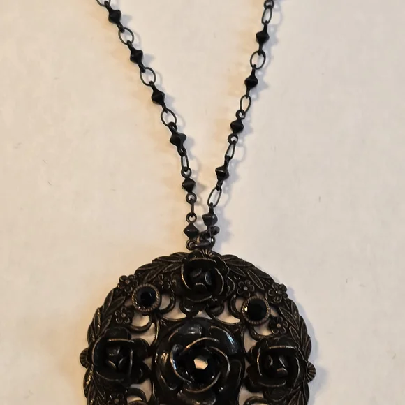 LIZ PALACIOS Black ROSE Pendant Necklace - Picture 3 of 10